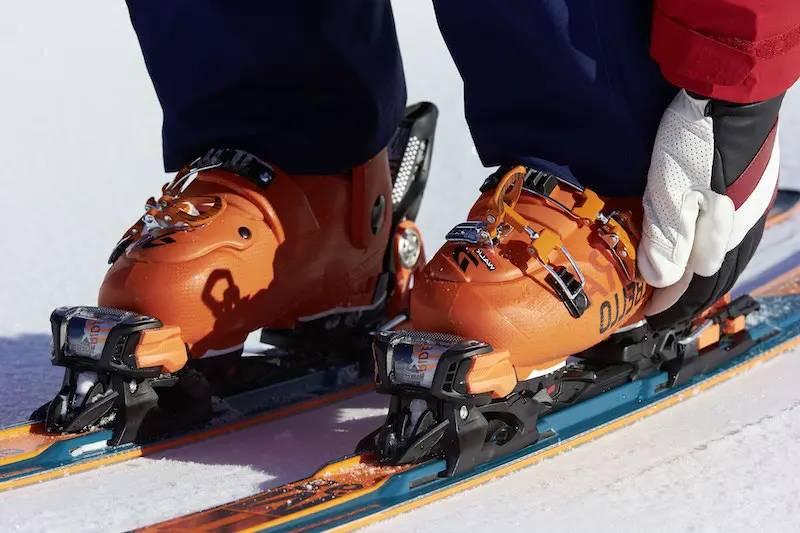 Women’s ski boots